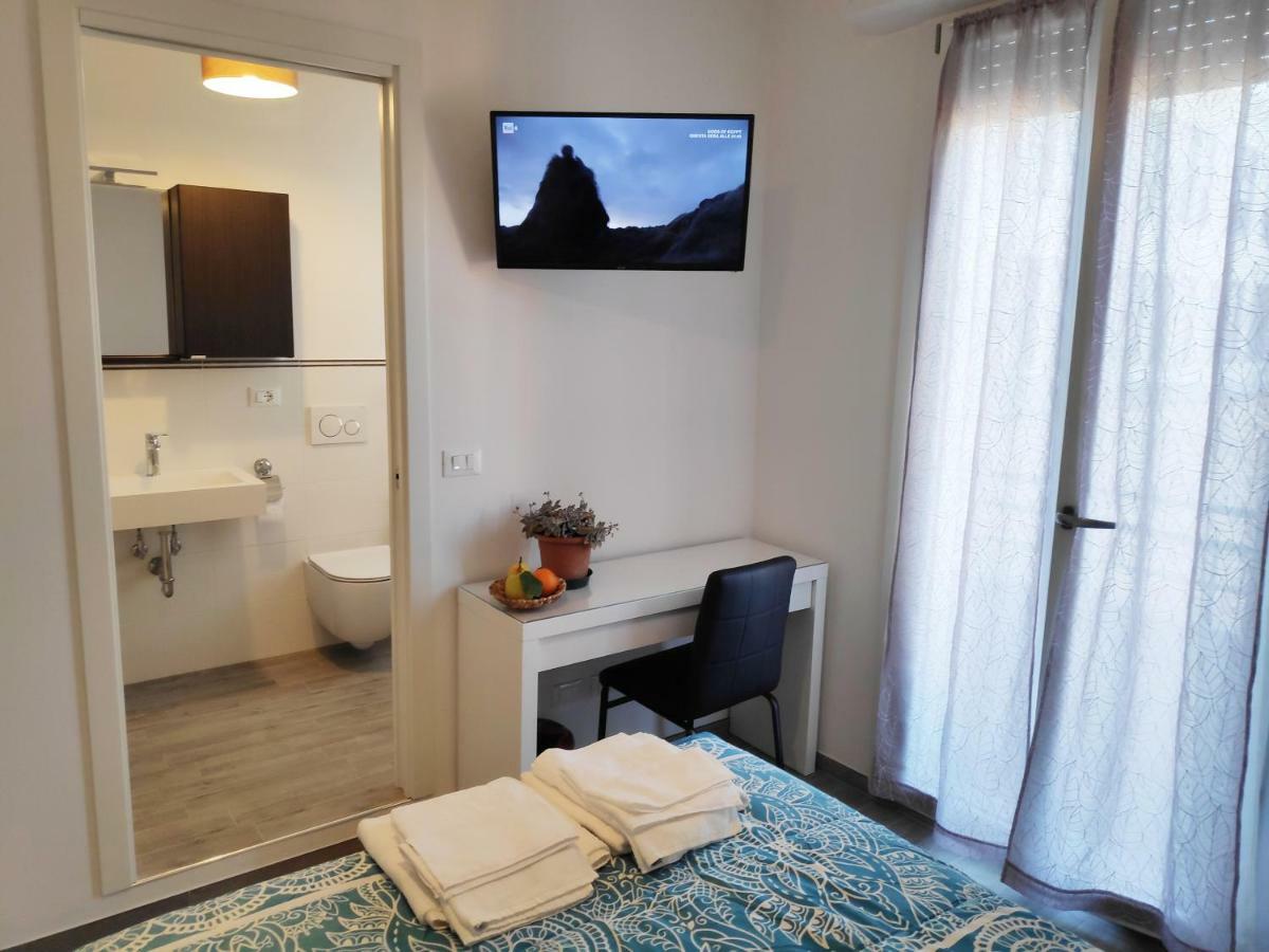 Casadei Guest House Stazione Bologna Buitenkant foto